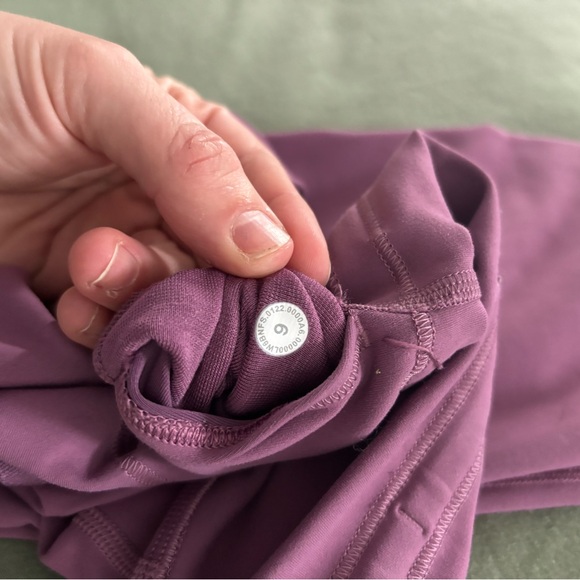⭐️lululemon wonder train high rise crop 23”⭐️size 6⭐️ - Picture 2 of 3